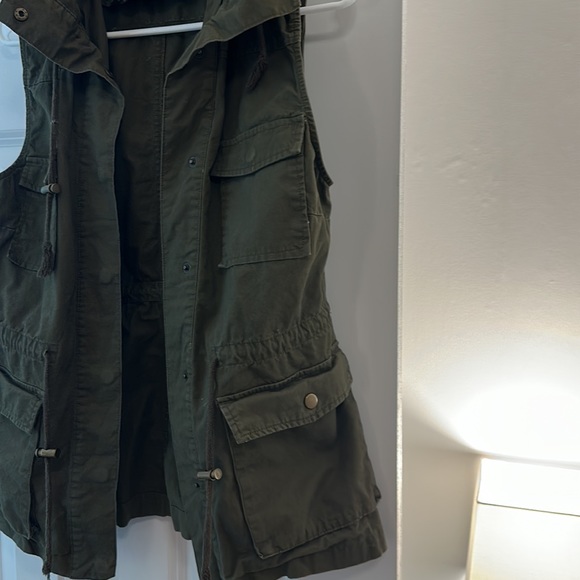 Love Tree Casual Vest - Picture 2 of 6